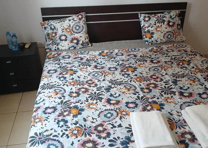 ホームステイ Unique ラルナカ